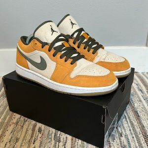 NIKE- AIR JORDAN 1 LOW SE - Size 8.5 US M
